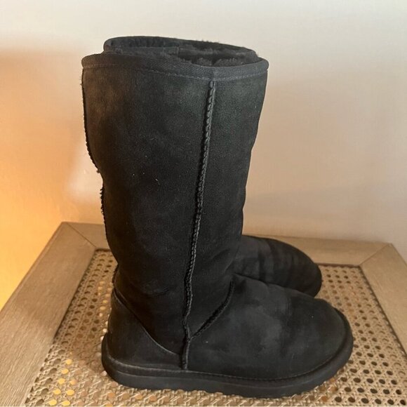UGG classic black tall boot size 7 - Picture 4 of 6